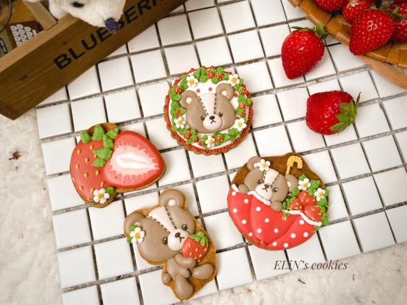 royalicing_cookie_strawberry_bear